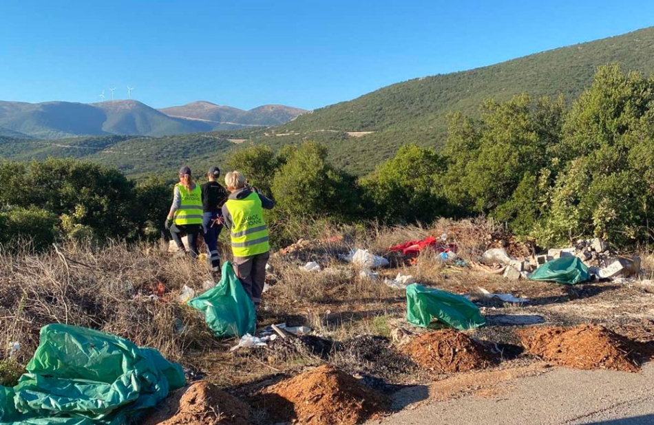 Σε καθαρισμό χώρων ανεξέλεγκτης διάθεσης απορριμμάτων (ΧΑΔΑ) προχώρησε ο Δήμος Τρίπολης στην Τ.Κ. Ελαιοχωρίου