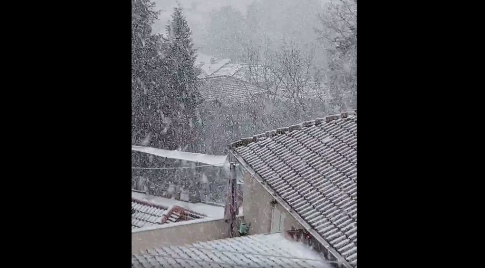 Χιονίζει στη Γορτυνία (vid)
