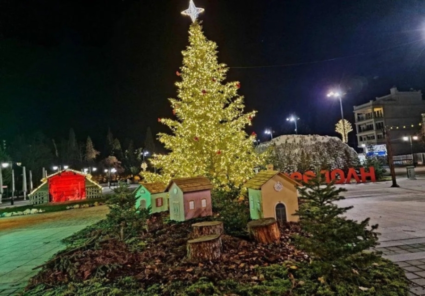 Τρίπολη: Πότε ανοίγει το Χριστουγεννιάτικο Χωριό στην πλατεία Άρεως